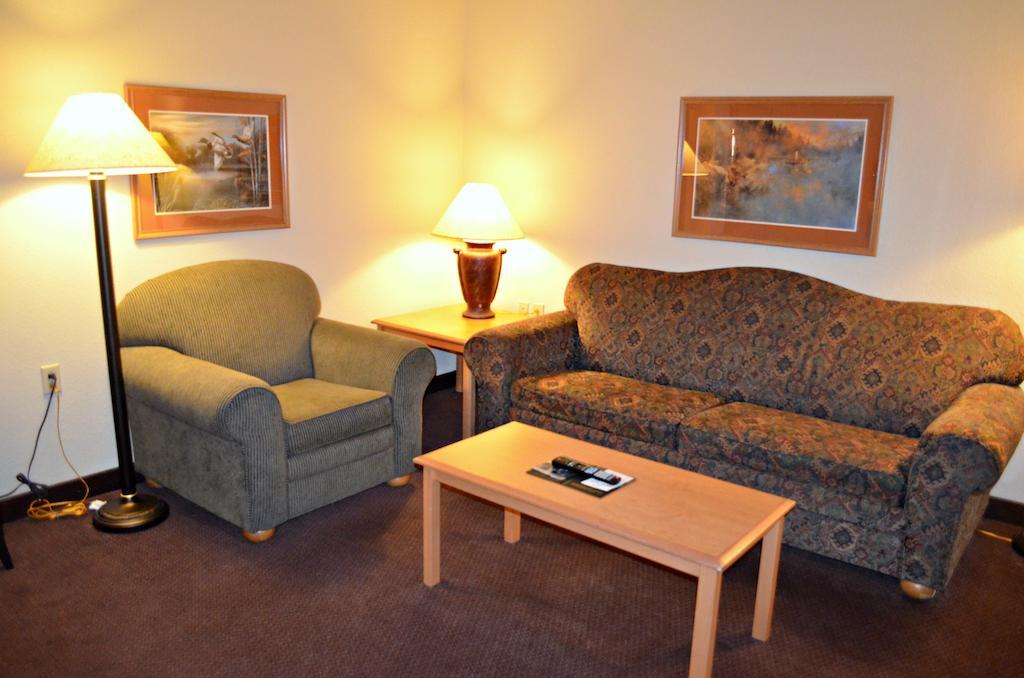 Fossil Creek Hotel & Suites Russell Chambre photo