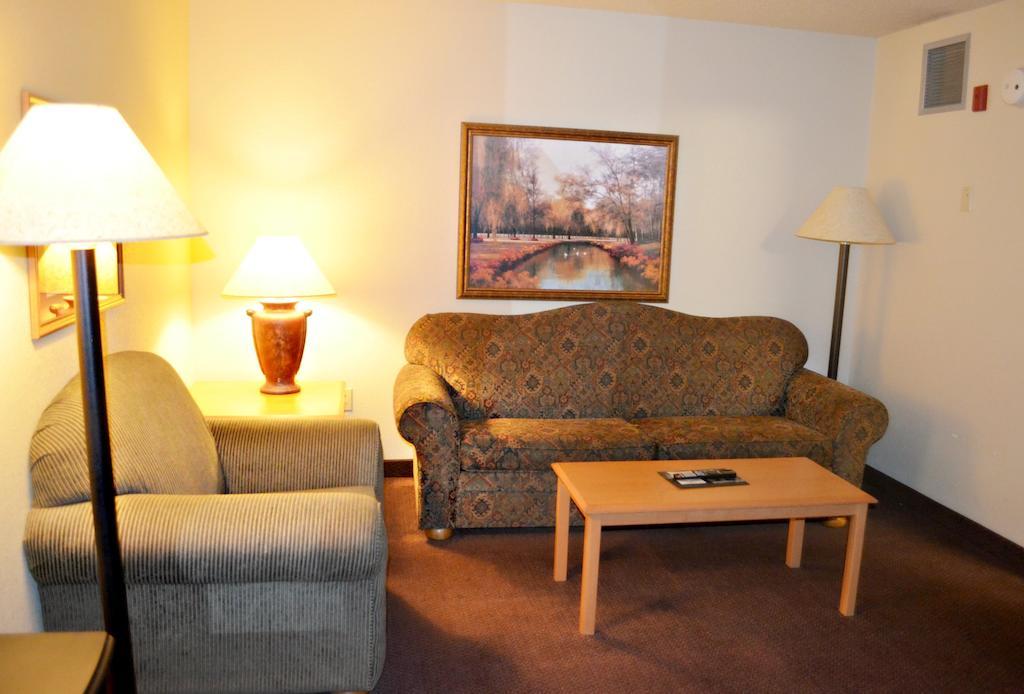 Fossil Creek Hotel & Suites Russell Chambre photo