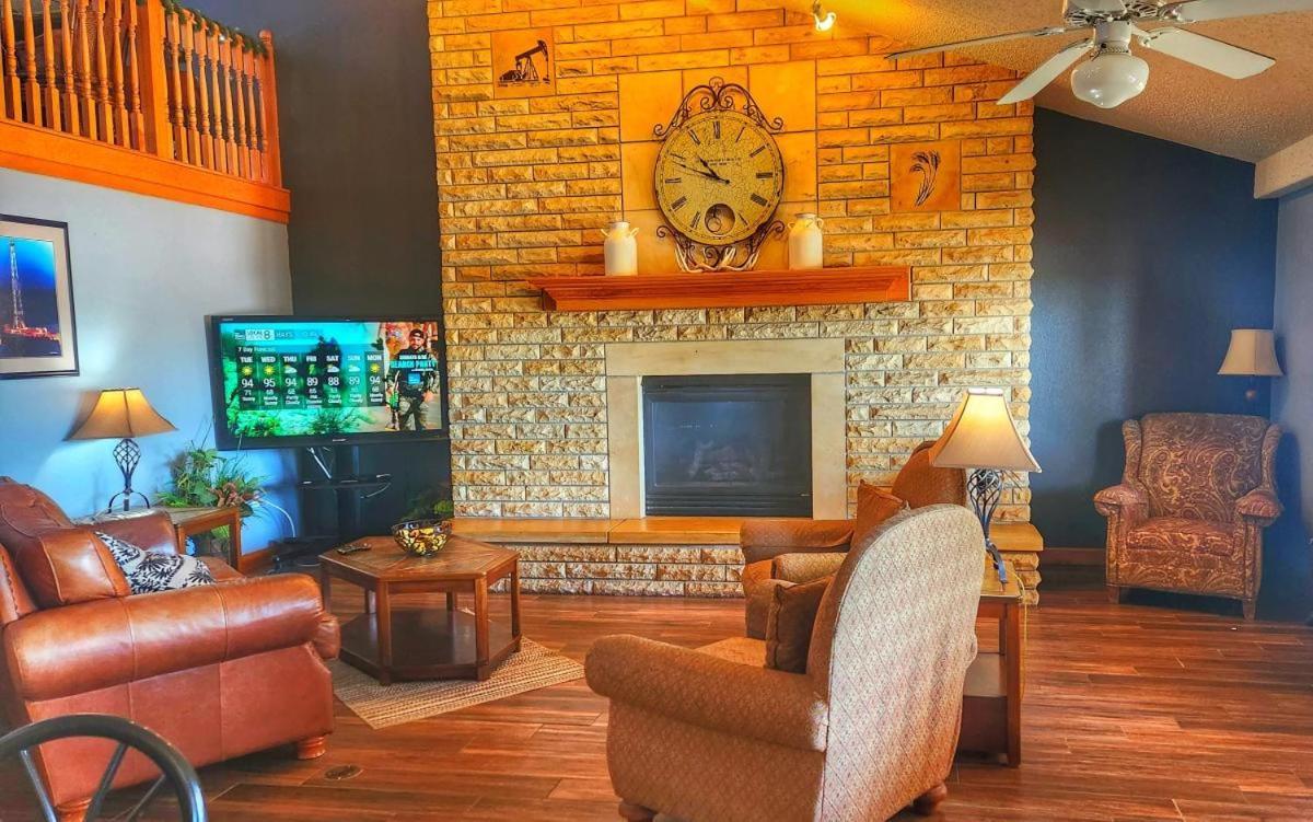 Fossil Creek Hotel & Suites Russell Extérieur photo