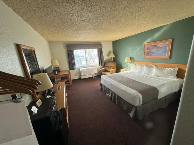 Fossil Creek Hotel & Suites Russell Extérieur photo