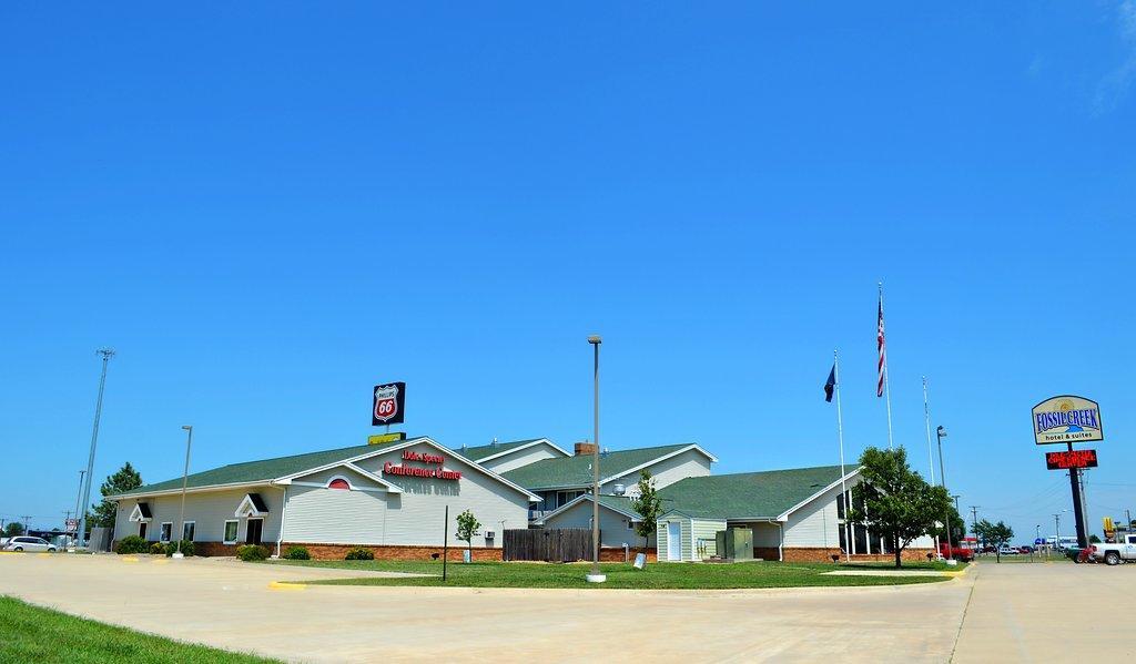 Fossil Creek Hotel & Suites Russell Extérieur photo