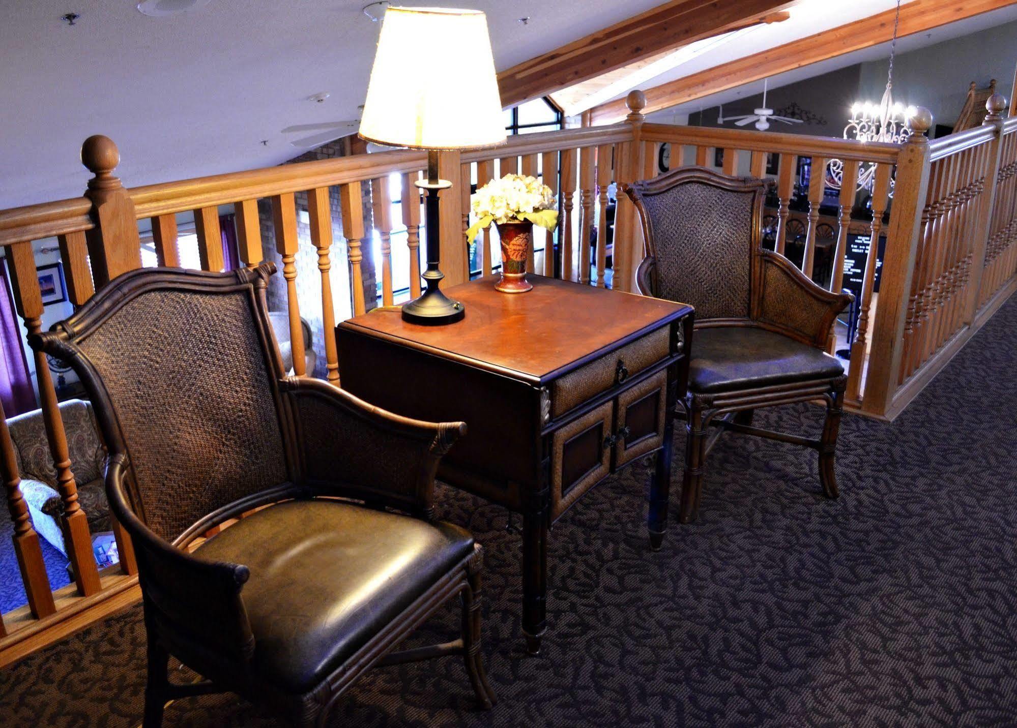 Fossil Creek Hotel & Suites Russell Extérieur photo