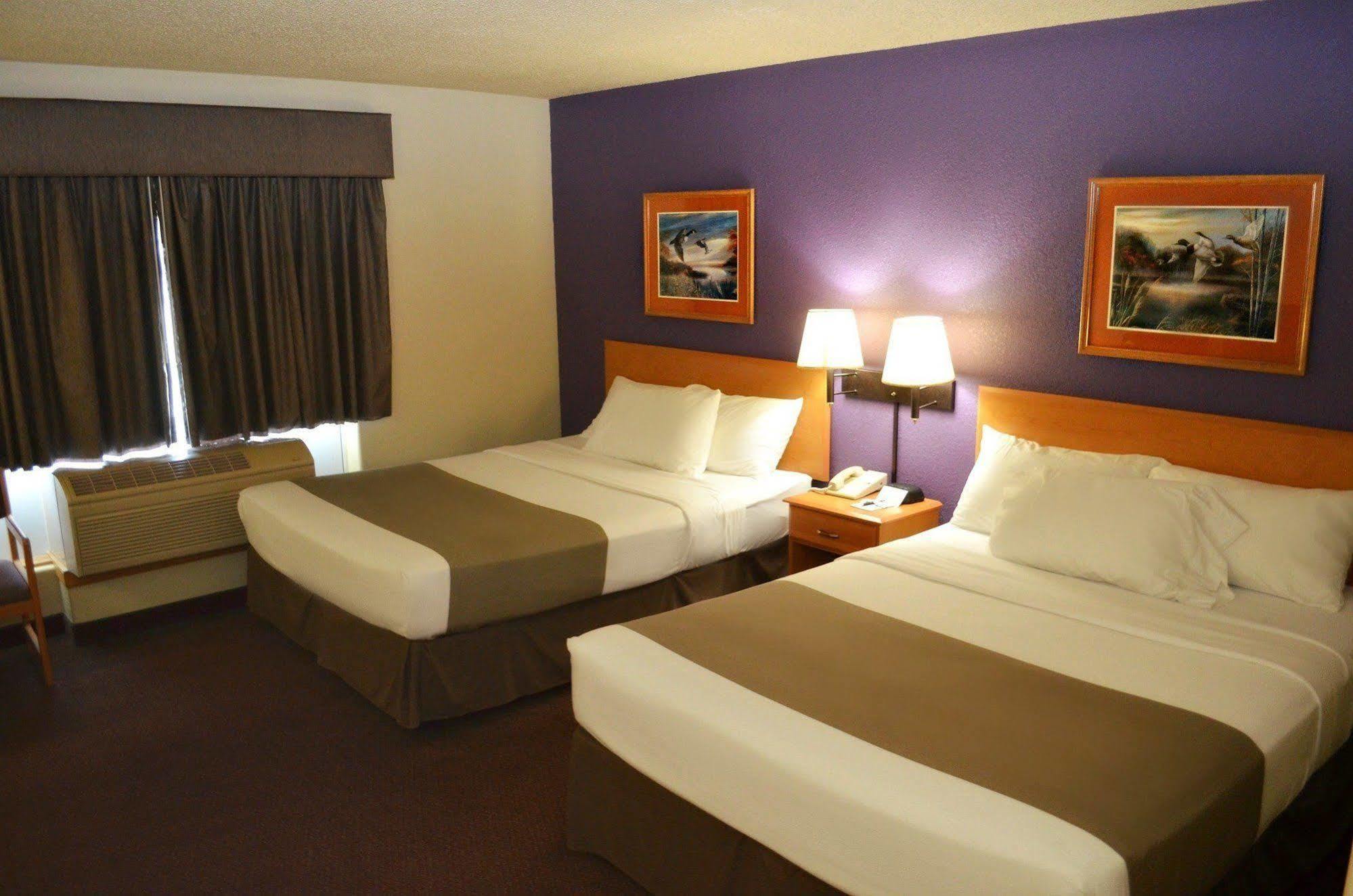 Fossil Creek Hotel & Suites Russell Extérieur photo