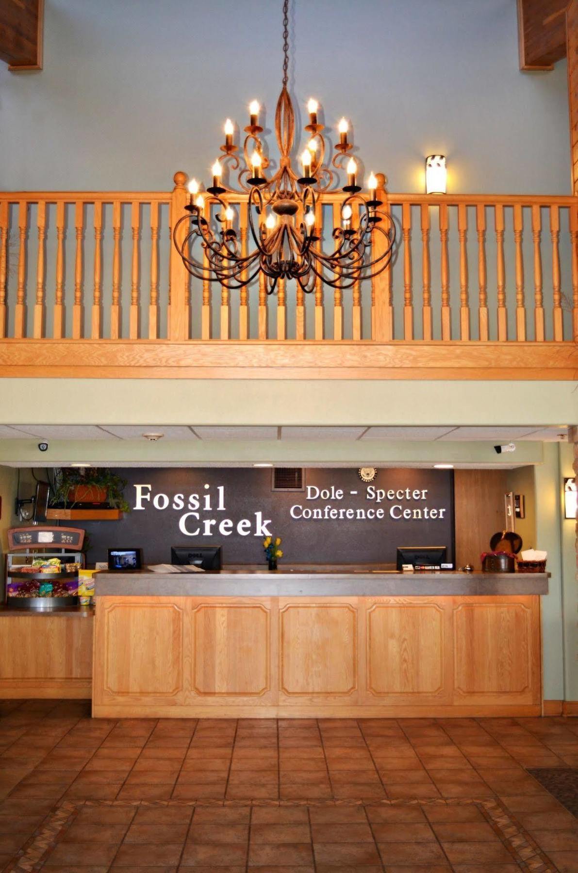 Fossil Creek Hotel & Suites Russell Extérieur photo