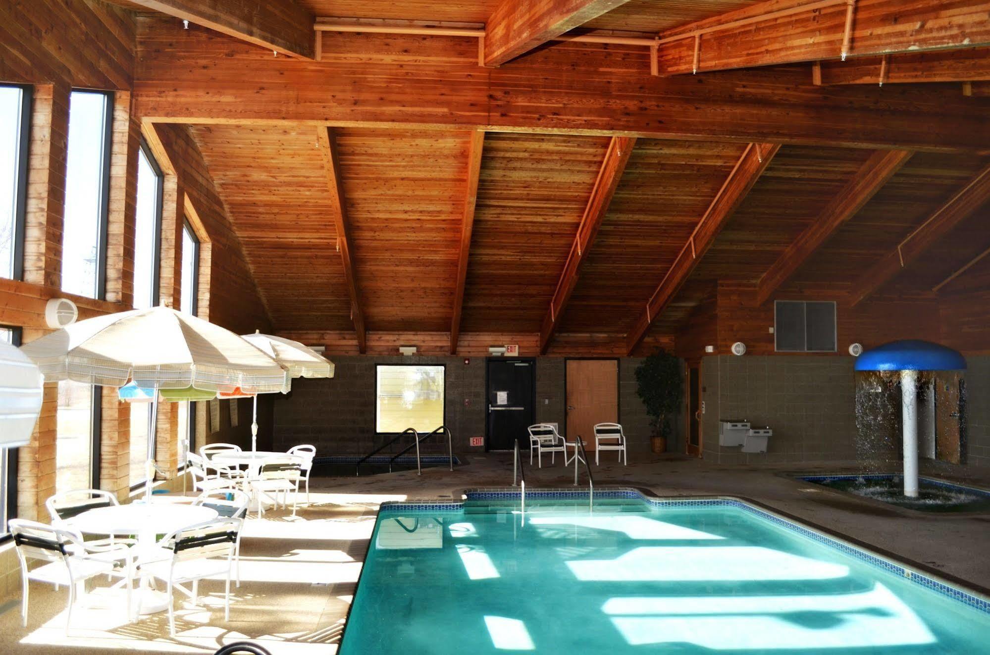 Fossil Creek Hotel & Suites Russell Extérieur photo