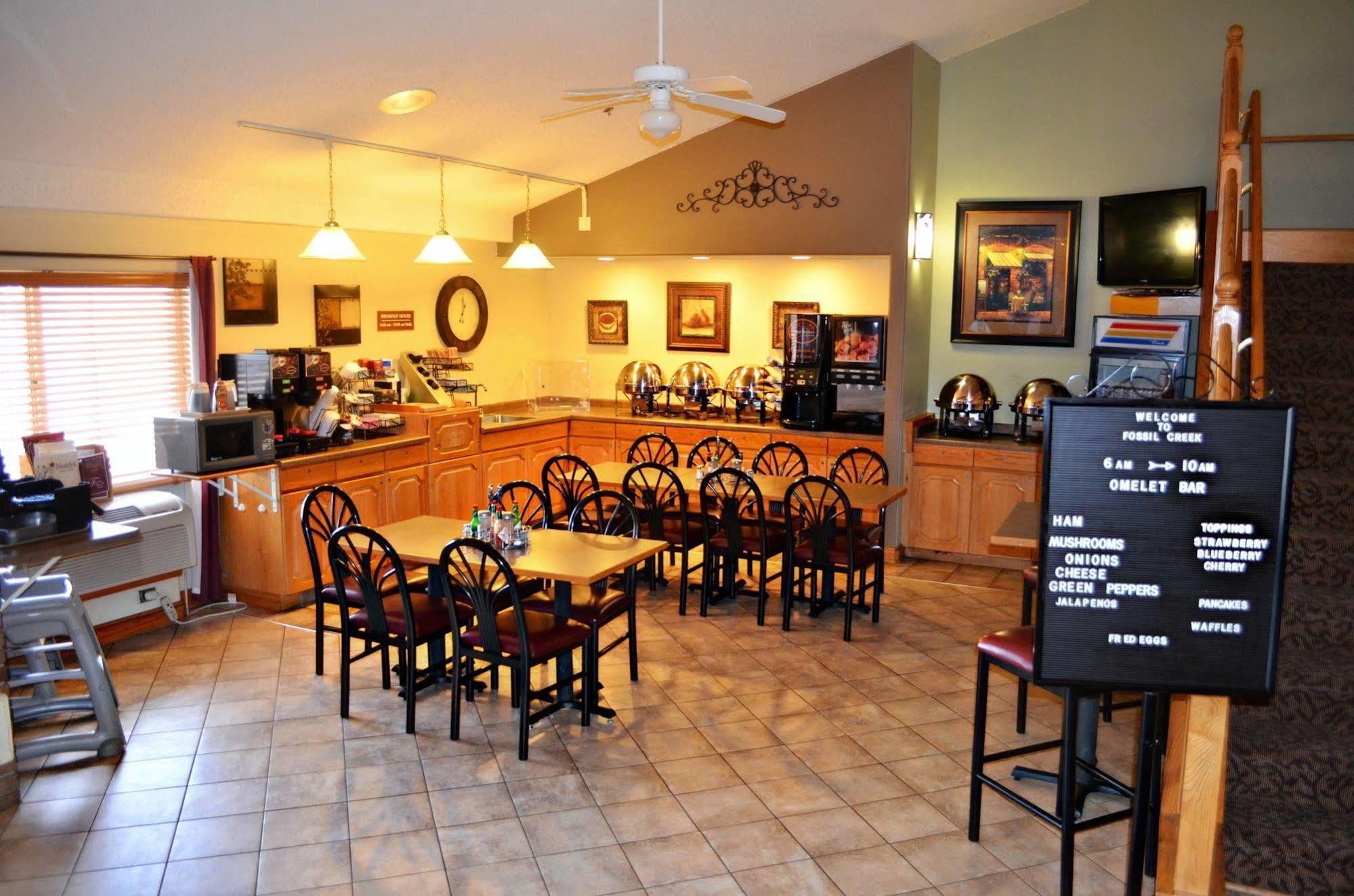 Fossil Creek Hotel & Suites Russell Extérieur photo